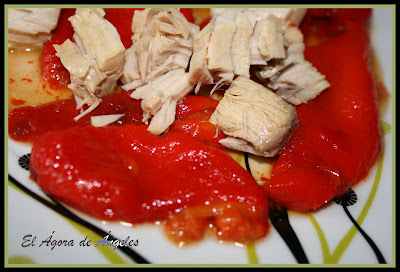  <strong>ENSALADA</strong> DE <strong>PIMIENTOS</strong> ROJOS <strong>ASADOS</strong> Y BONITO 