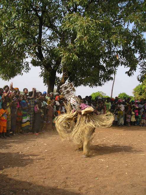 Konden dancing at Moikinieba, near Kankan