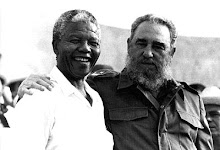Fidel com Nelson Mandela, membro do partido Congresso Nacional Africano - CNA