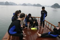 diving halong bay