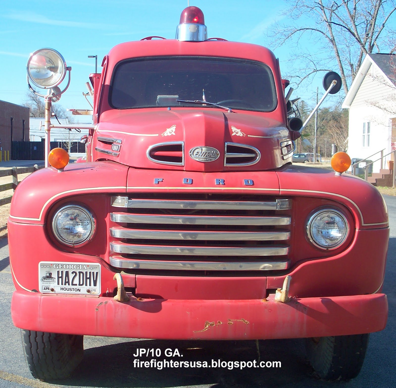 [1948+Ford+Fire+Truck+by+Central,+St.Louis+MO.+Front+grill,+used+by++Fennimore+Rural+Fire+Department.JPG]