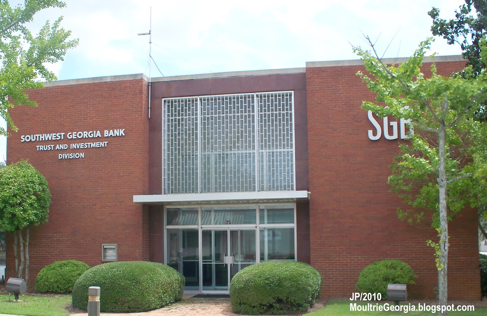 MOULTRIE Colquitt Attorney Restaurant Dr. Hospital Bank Church