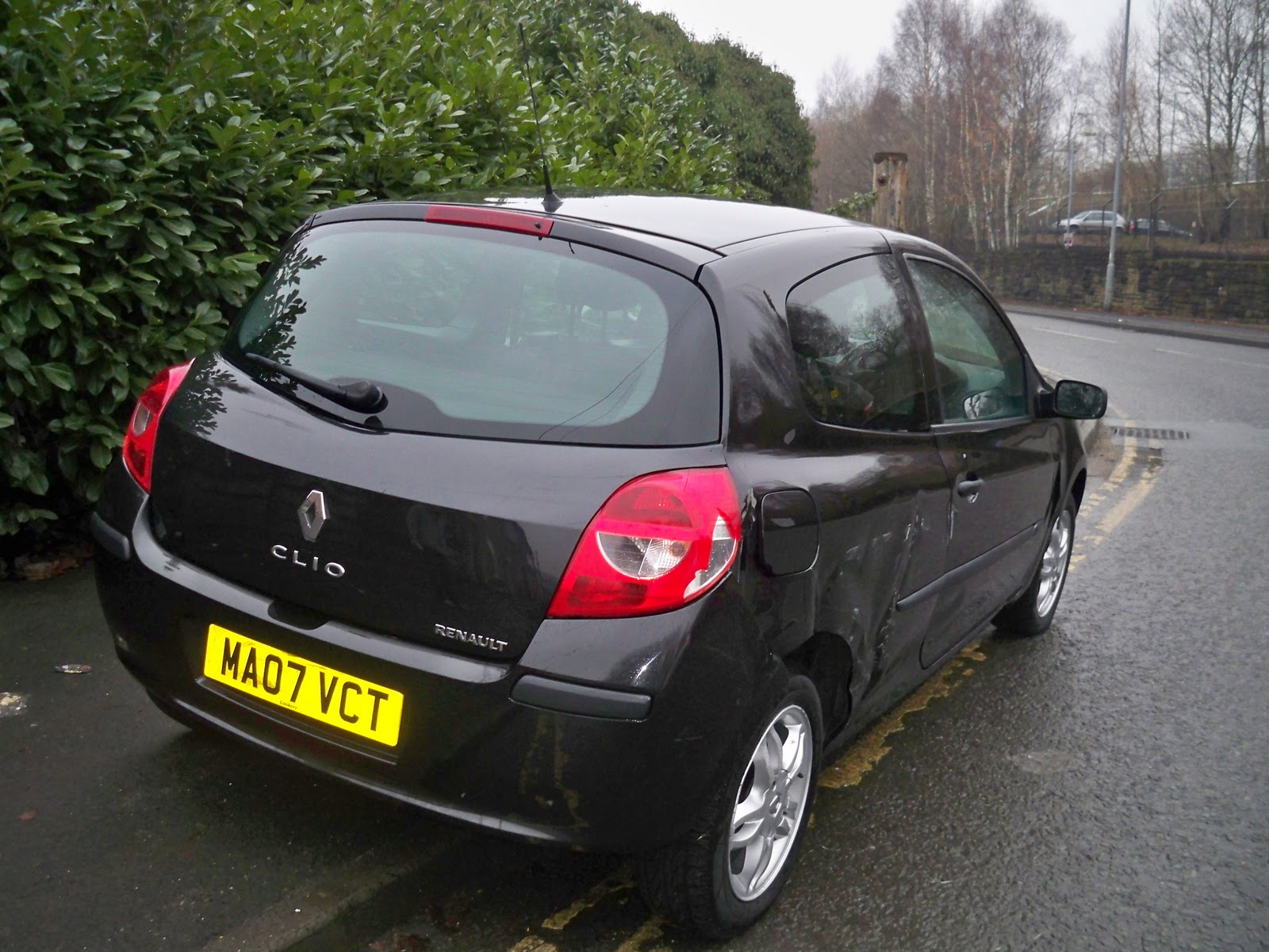 ACCIDENT REPAIR & SERVICE CENTRE: Damaged Renault Clio ...