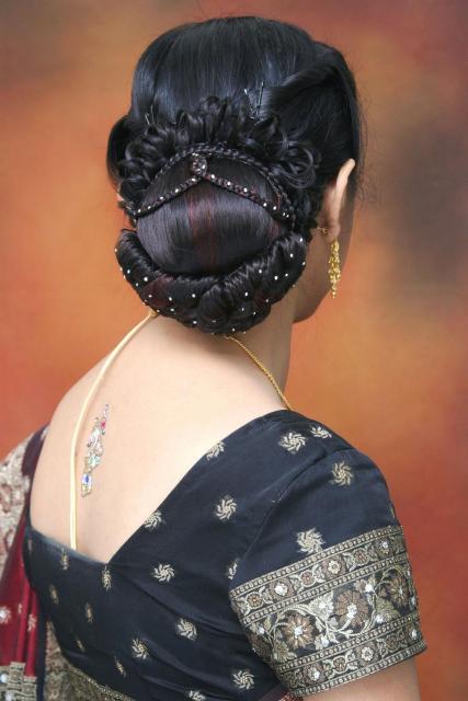 Low Bun Hairstyle for South Indian Wedding Dinner Reception