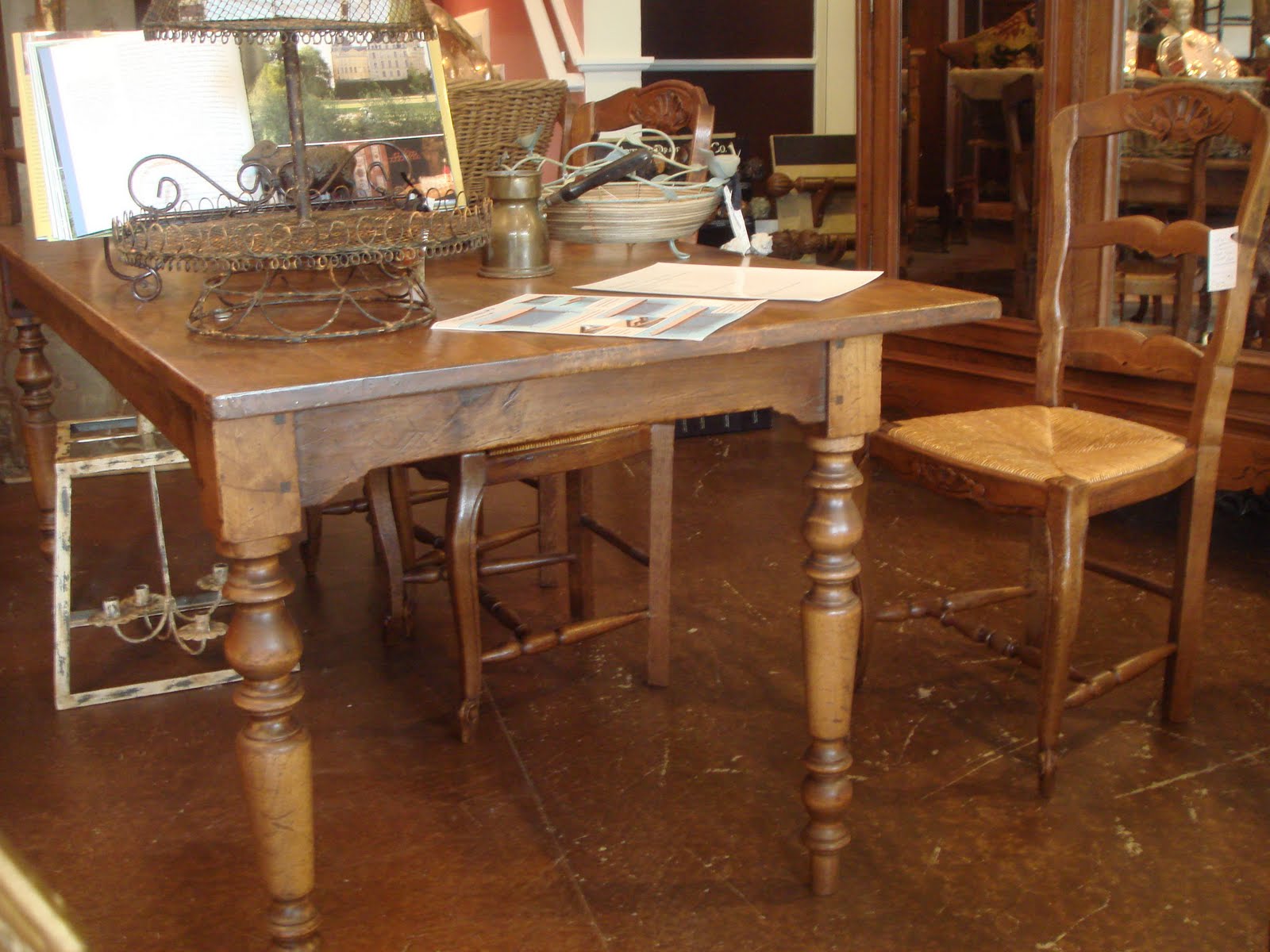 Antique Style: Dining Room Project