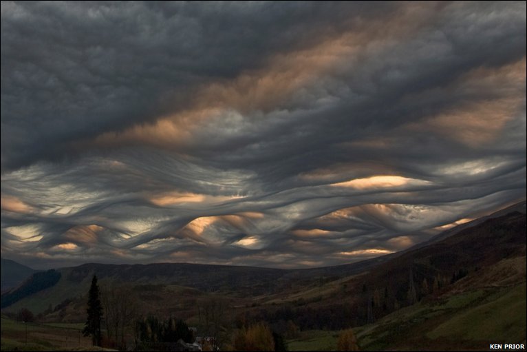 [_45849947_3kenprior.jpg]