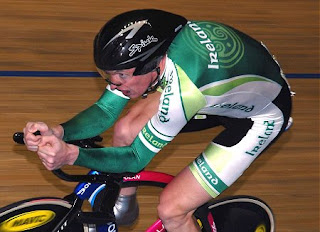 1.bp.blogspot.com/_Om7pveY9p-w/SCm8-ePQnSI/AAAAAAAAANk/6WAkCgwxlQc/s320/david_o_loughlin_2008_uci_track_small.jpg