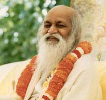 Maharishi Mahesh Yogi of Transcendental Meditation Movement Retreats ...