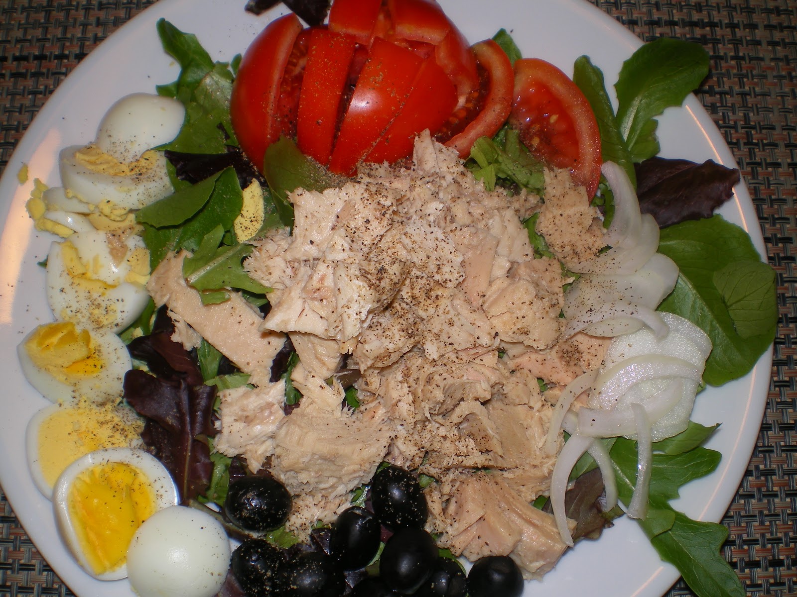 Paleo Licking Good! (Canned) Tuna Nicoise Salad