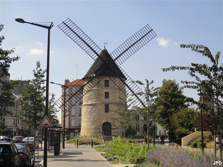 Parisbiseart Moulin à vent Ivry sur Seine