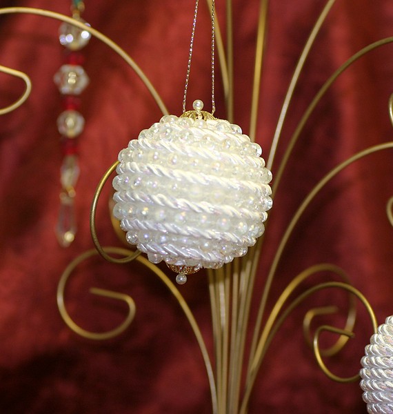 LiveYourStyle: Christmas in White & Gold....