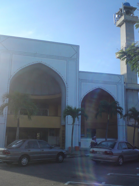 Pintu Depan Masjid Jamek Paka