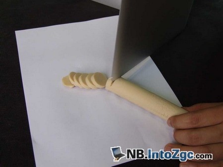 [macbook-knife.jpg]
