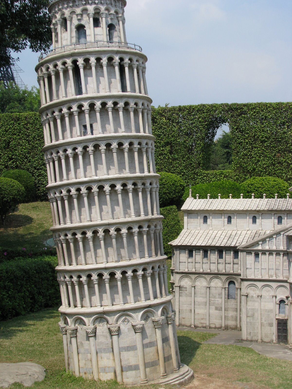 [leaning-pisa_0899.JPG]