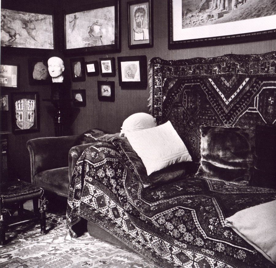 [Freud+divan.JPG]