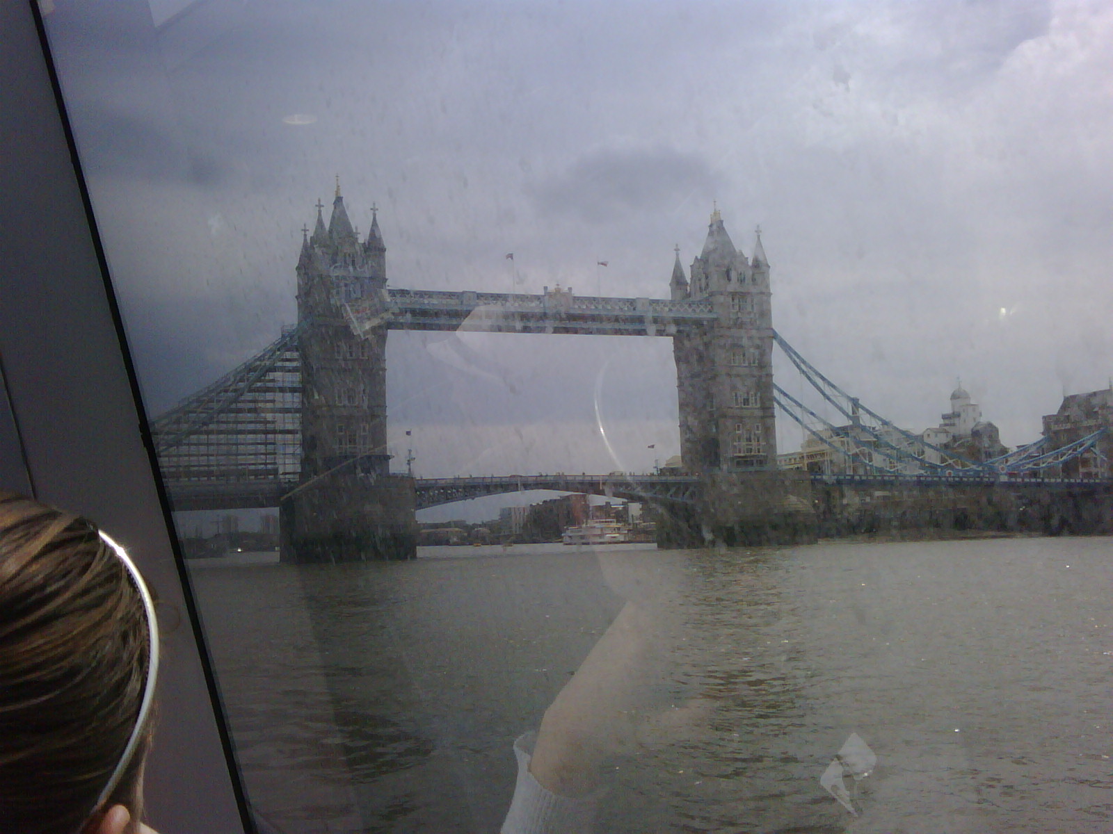 [tower+bridge+fr+boat.jpg]