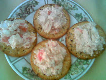 Hummus Dip with WW Crackers