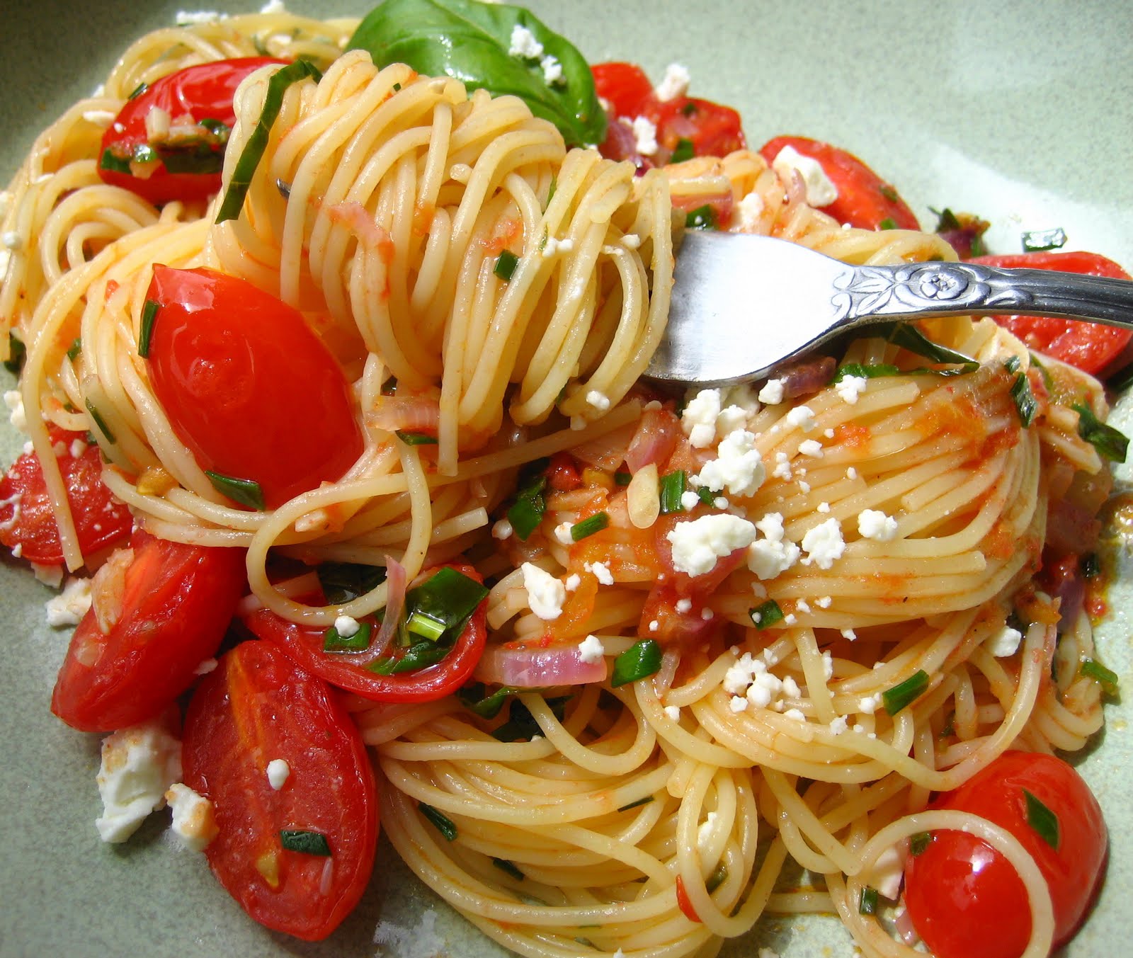 Лапша с томатами. Италиан спагетти. Спагетти с помидорами. Томат паста. Итальянская паста с помидорами.