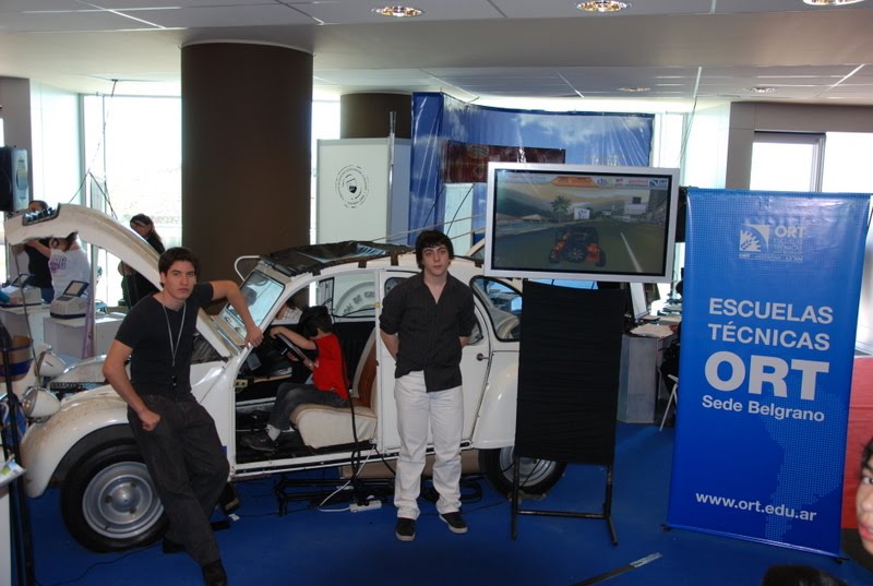 Alumnos de una escuela secundaria Argentina desarrollan un auto inteligente que se lo puede accionar remotamente desde cualquier lugar del mundo via web‏