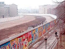 [250px-Berlinermauer.jpg]