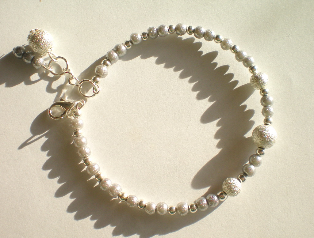 [srebrzysta+elegancja+bransoletka.jpg]