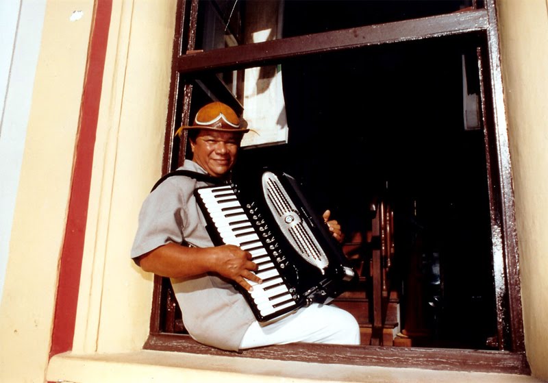 Sobre Tudo e Todas as Coisas Pedras que Cantam