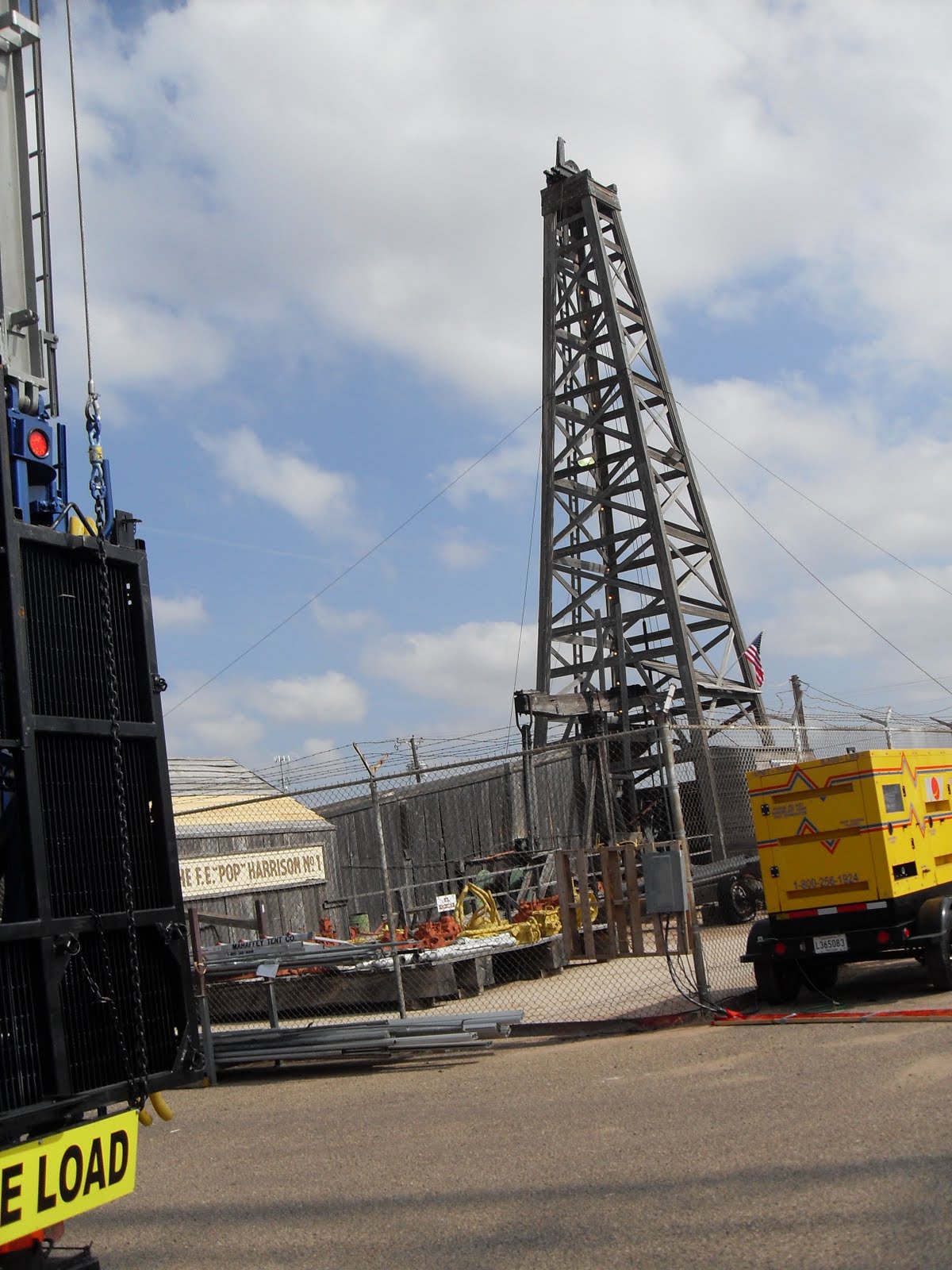 La Vita E Bella: International Oilfield Show (Old Rig)