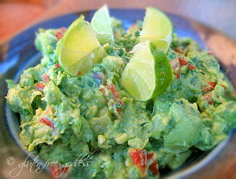 Gluten-free vegan guac with tomatillos and lime #guac #vegan #glutenfree