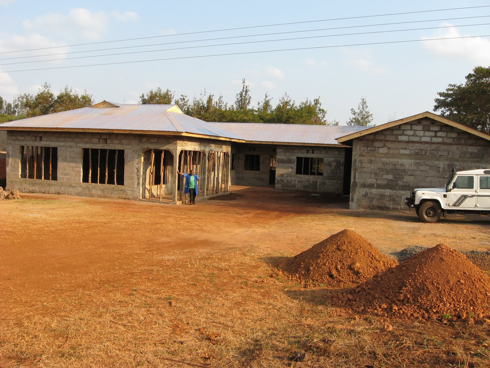 [Roofed+UMATU+Centre.JPG]