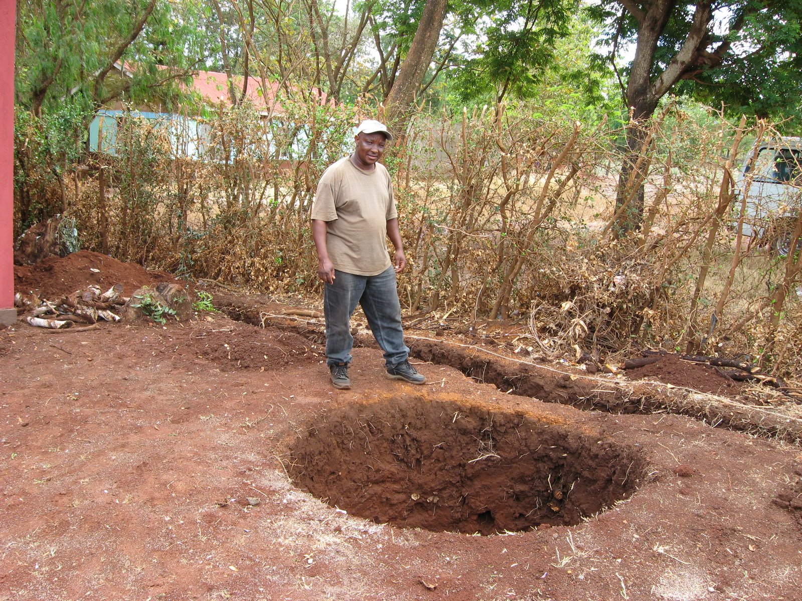 [Pit+for+water+tank.JPG]