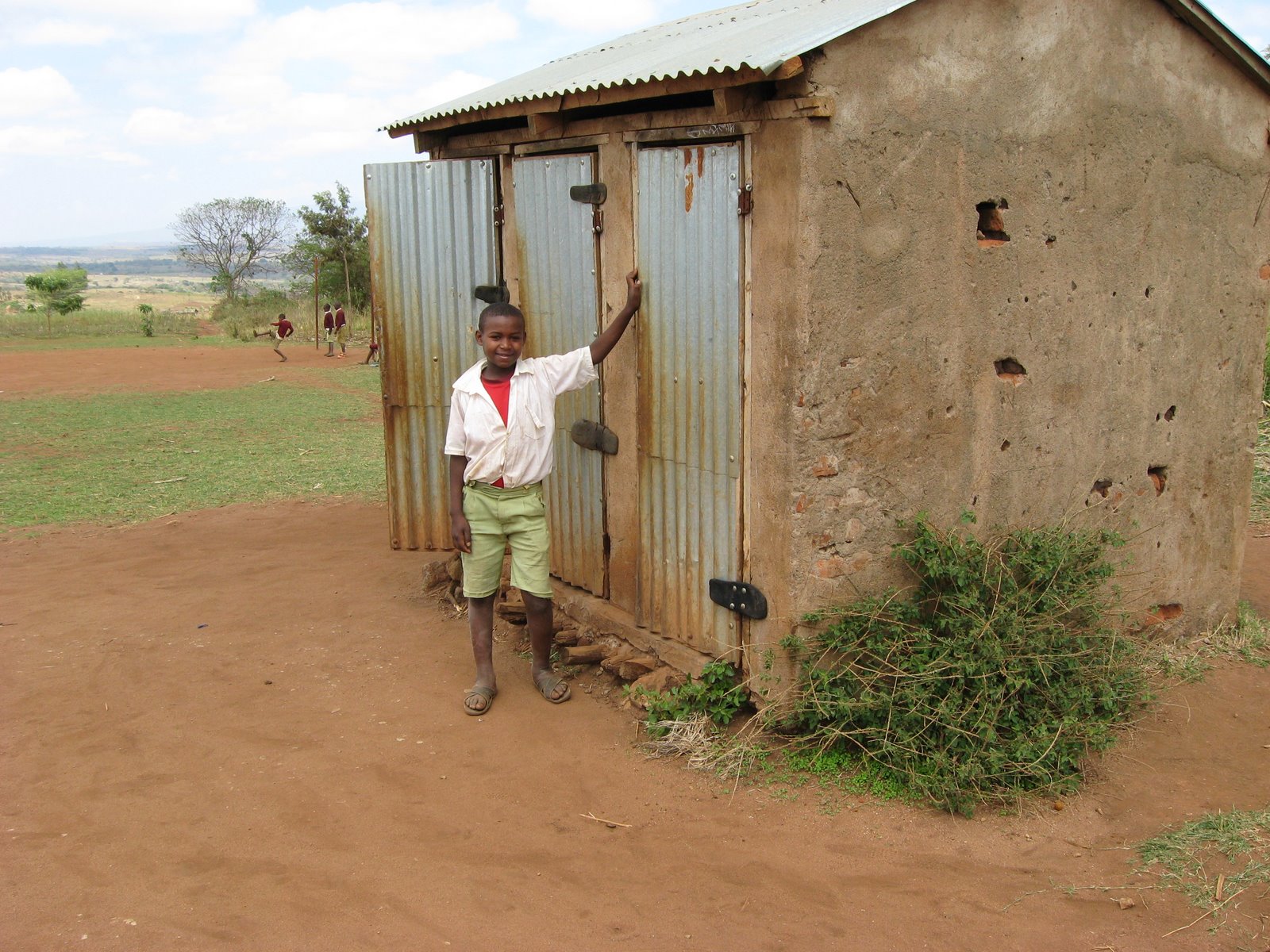 [Mahhahha+primary+school+latrine.JPG]