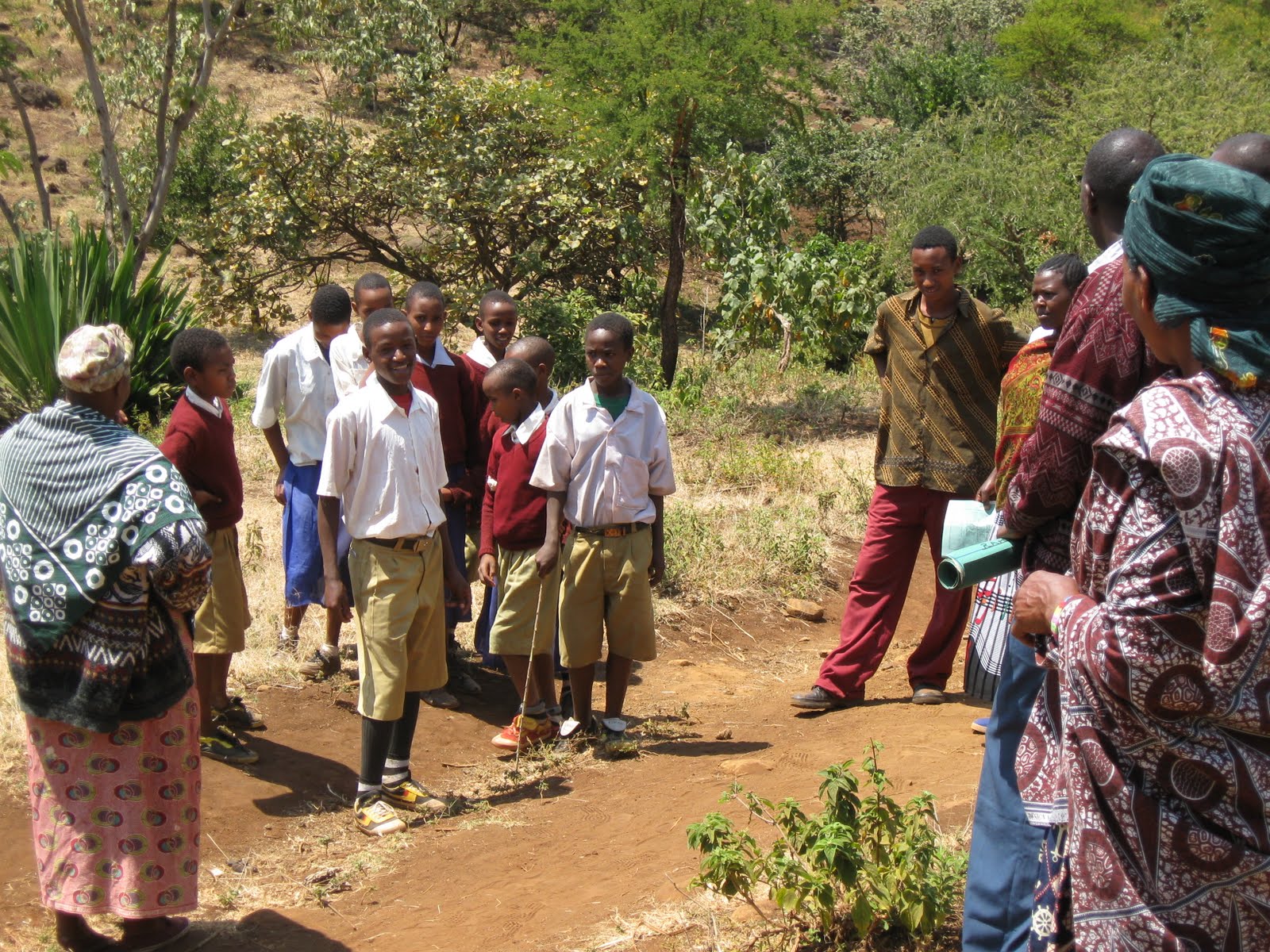 [transect+walk+encounters+school+kids.JPG]