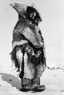 ga winkelen lekkage stuiten op A Portrait of the Visual Arts in Canada: The Inuit a Vanishing Way of Life,  by Richard Harrington