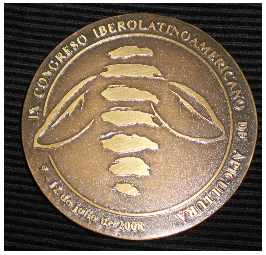 Frente Medalla del IX Congreso Iberoamericano de Apicultura 2008