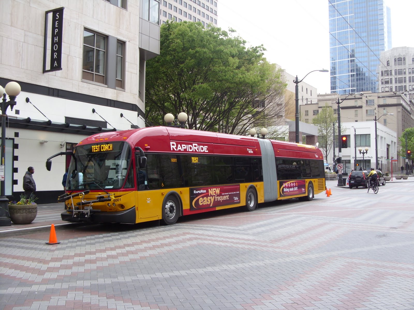 punkrawker blogs on: Metros RapidRide Bus on Display