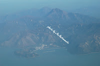 眼下には大澳（Tai O）の町並みと鳳凰山（Lantau Peak）、大東山（Sunset Peak）