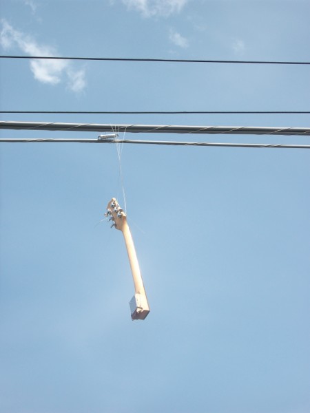 [hanging+strum.JPG]