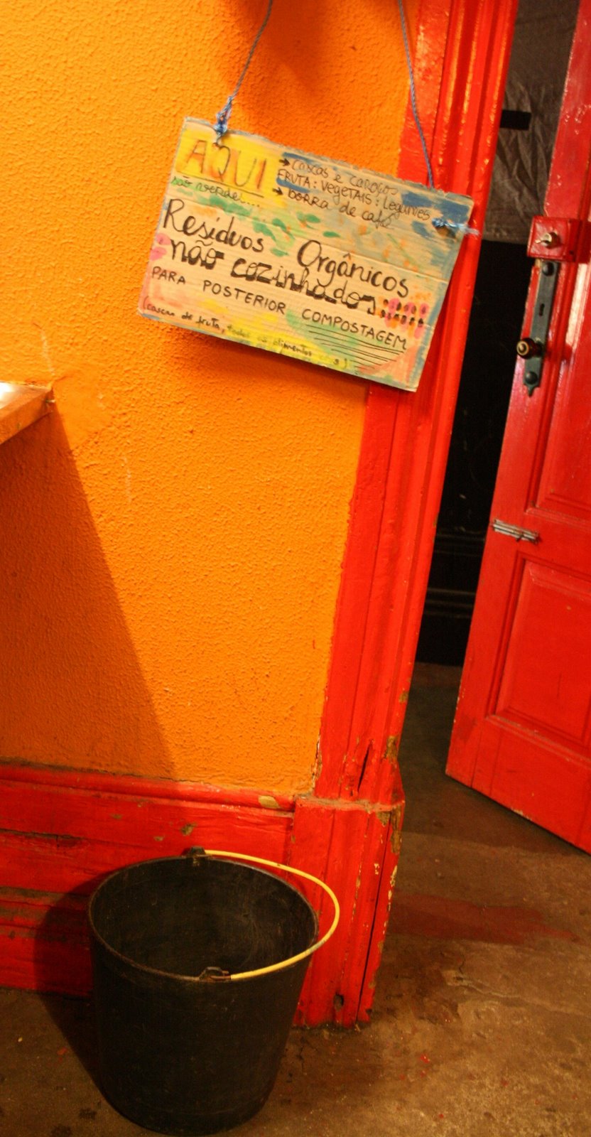 [balde+resíduos+orgânicos.JPG]