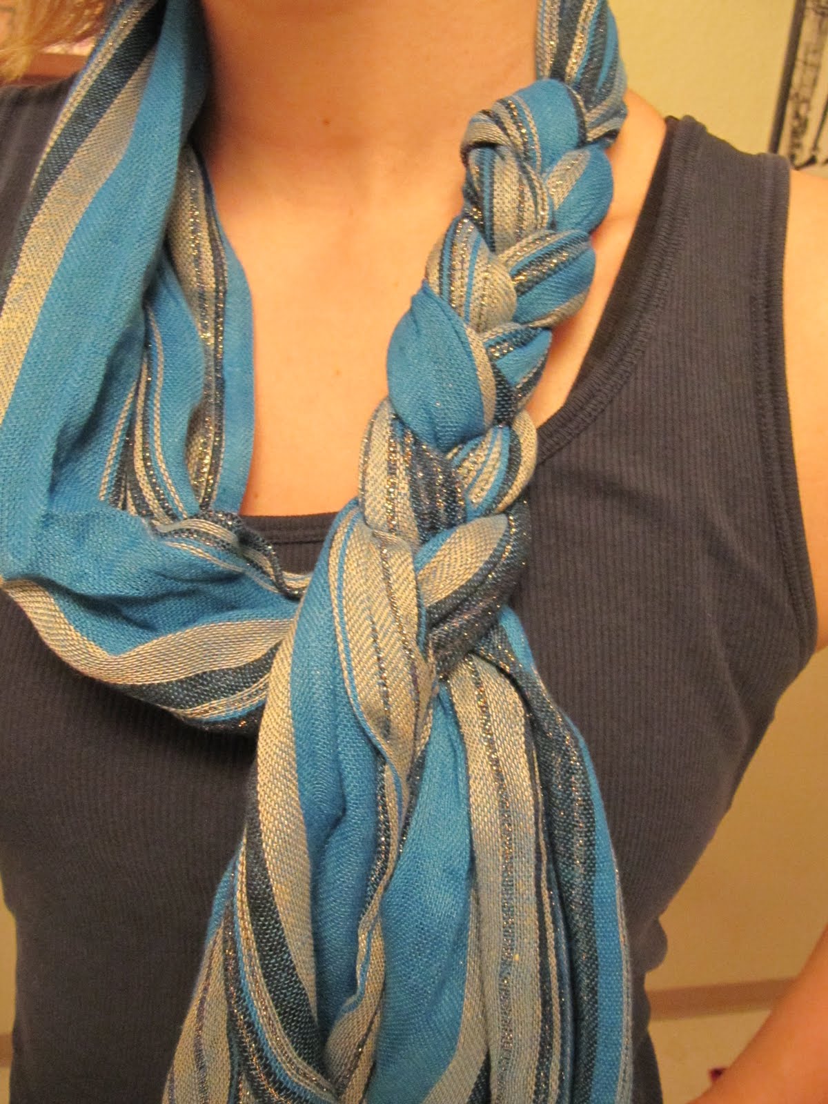 Krissa's Creative Hands: Braid a Scarf