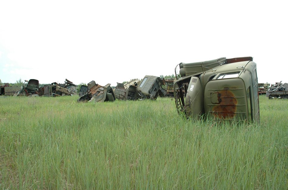 [039_Chernobyl_vehicle_graveyard_09.jpg]