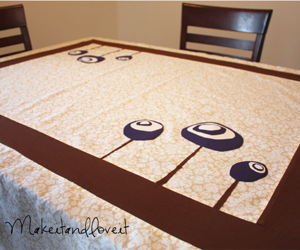 [tablecloth2.jpg]