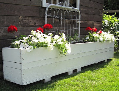 Rustic garden shed part 3 - an old gate and an old crate flowerbox