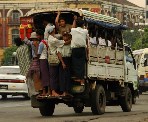angkutan kota Yangon Myanmar