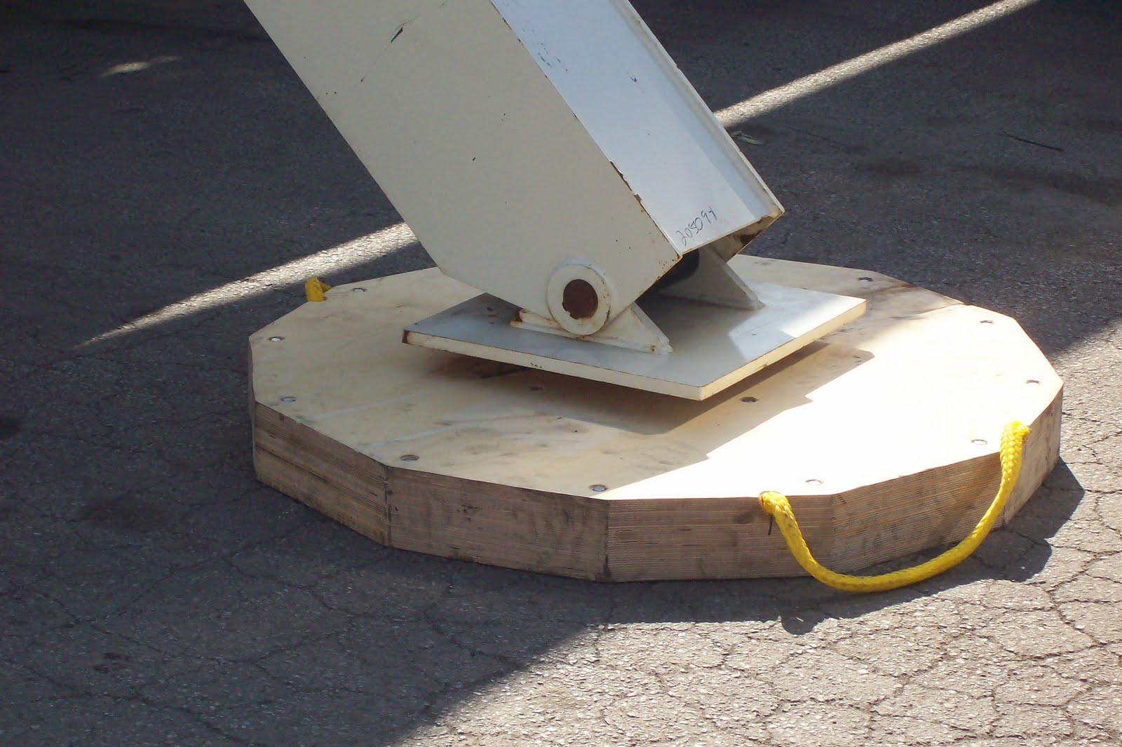 Runnion Equipment Company OUTRIGGER PADS YOU BETTER HAVE THEM WHEN