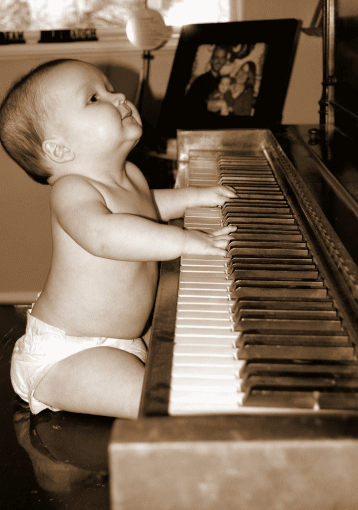 bebe_pianista.gif
