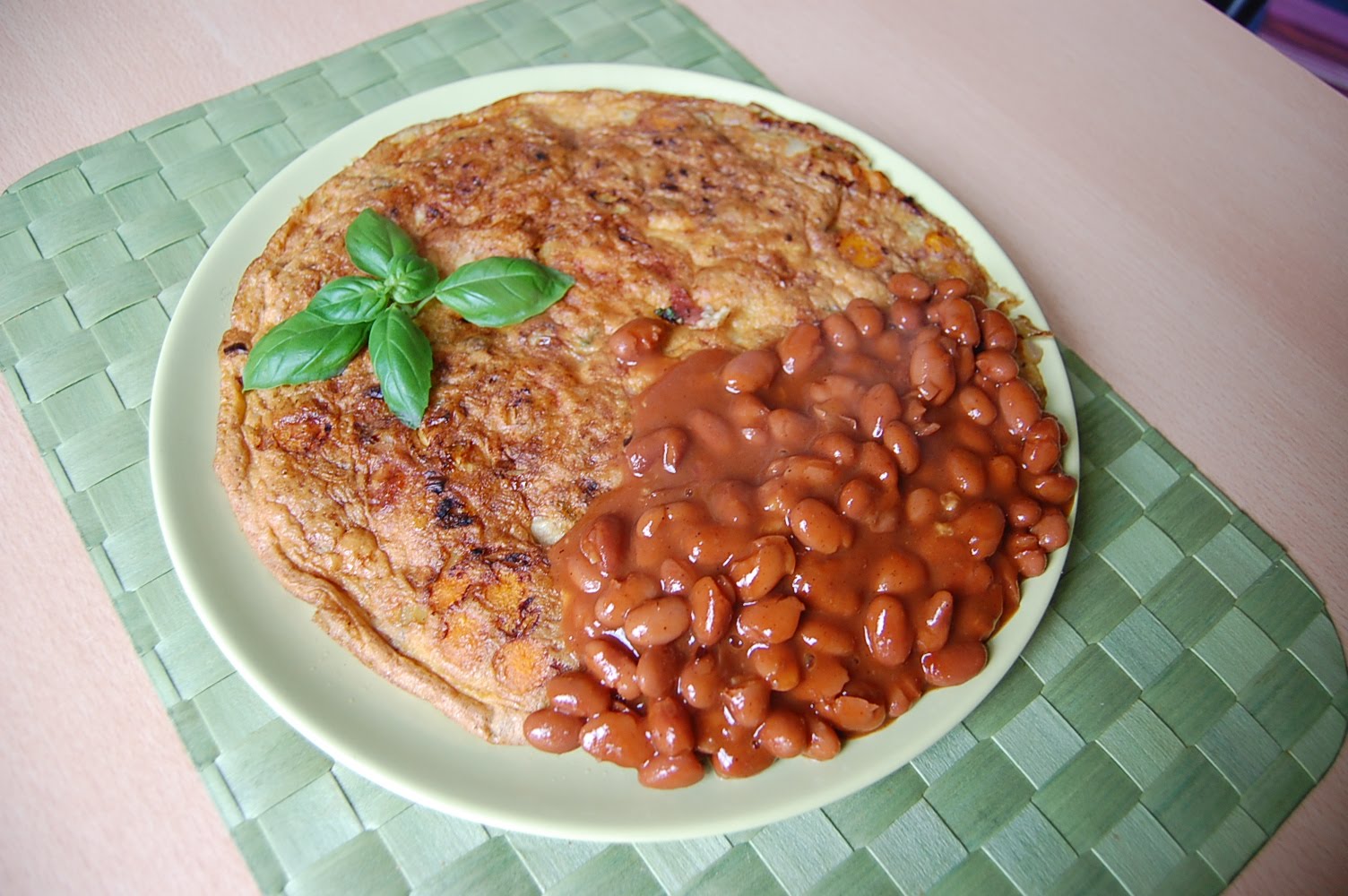 Cook me up Omelet with ham, cheese and chili beans