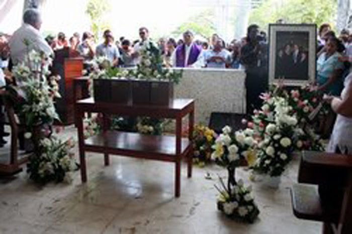 [El+funeral+(003).jpg]