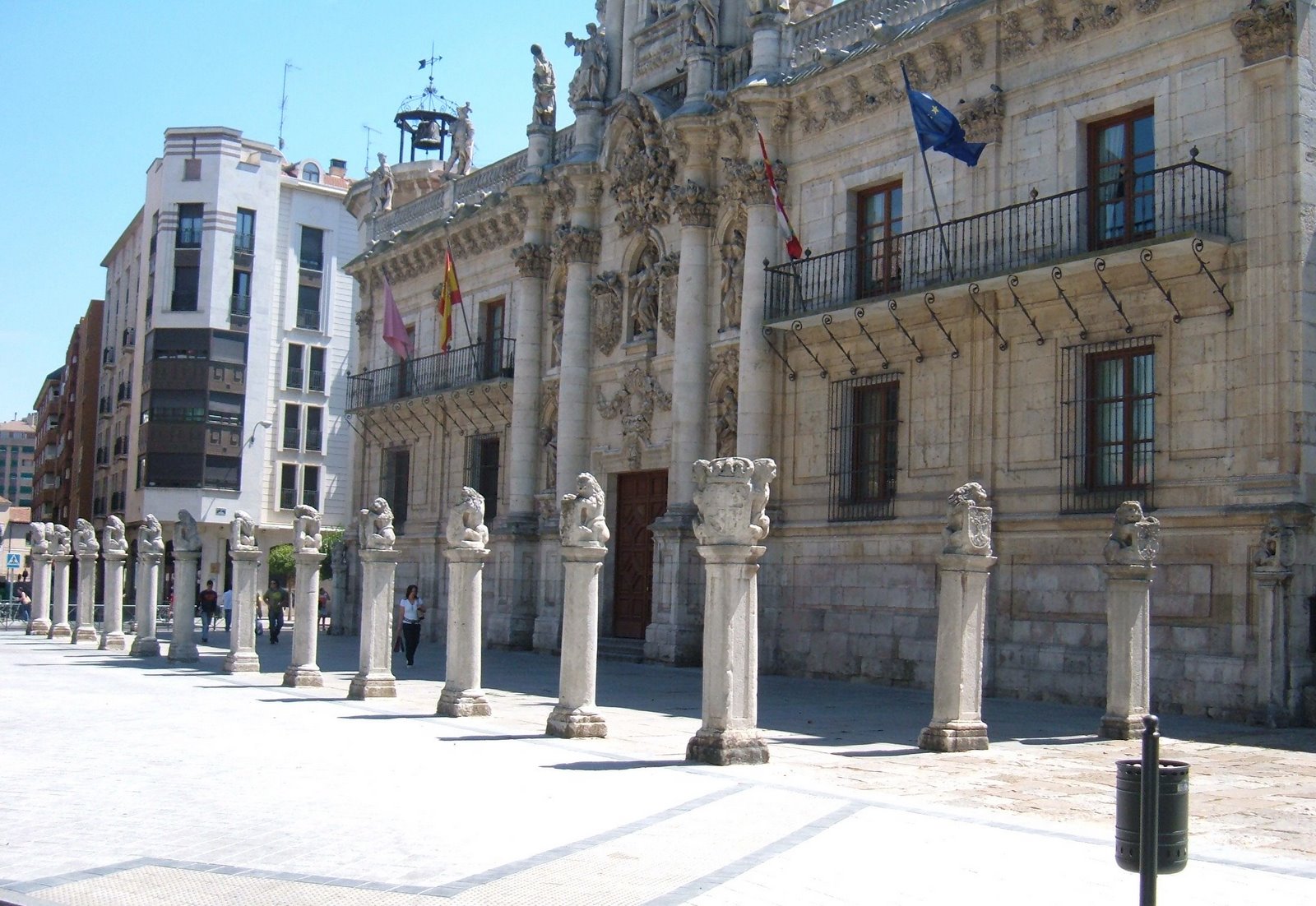 [fachada+universidad+de+valladolid.JPG]