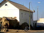 Casa  da SOS na Rua Colónia Piscatória/descina para o mar