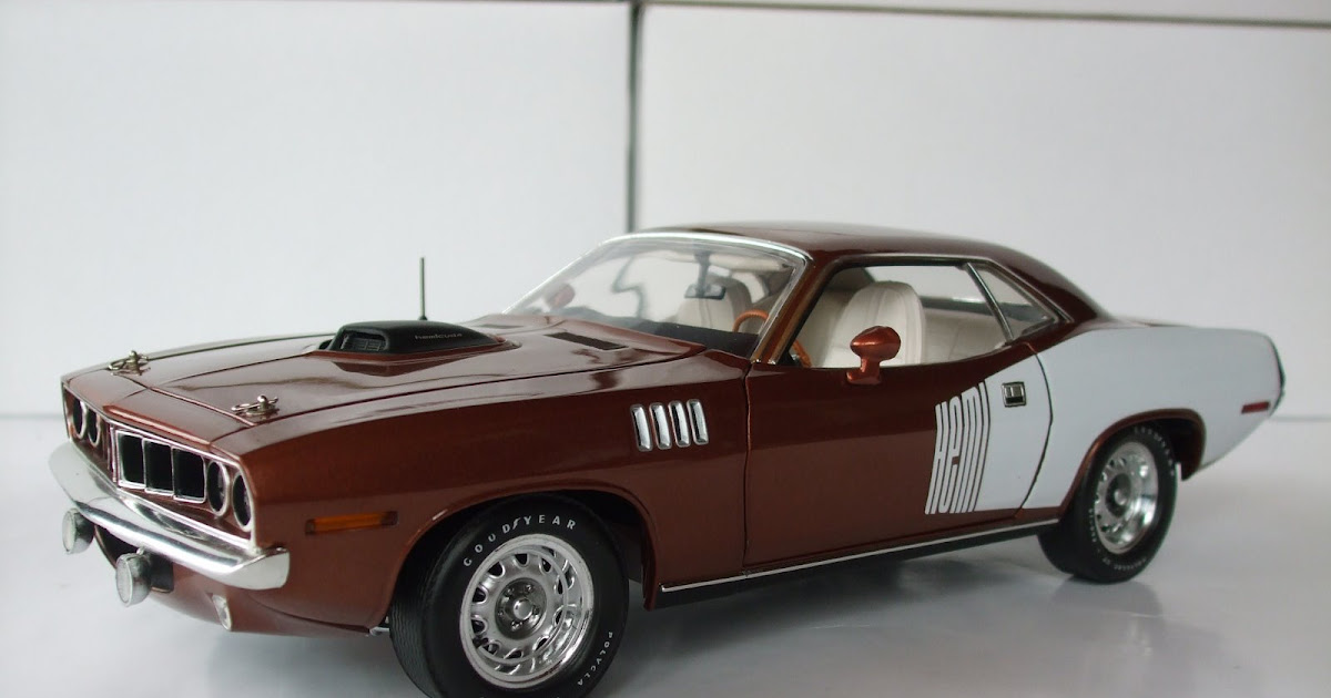 Красный Plymouth Hemi CUDA 70
